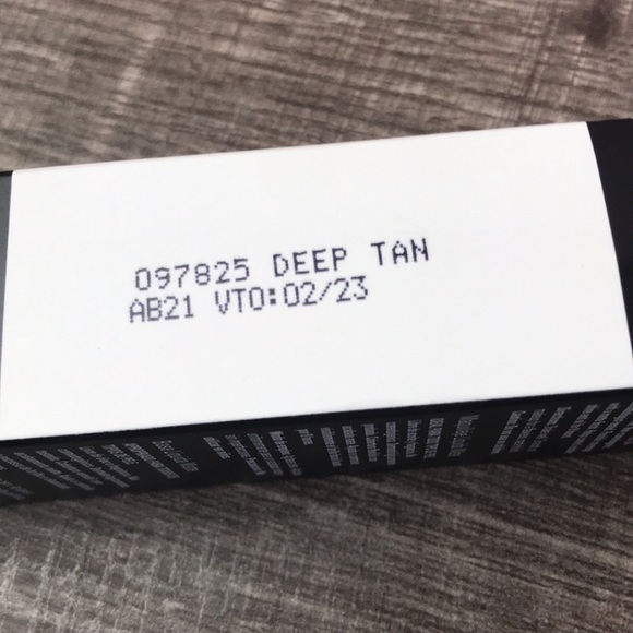 AT PLAY MATTE LIQUID MAKEUP DEEP TAN - Picture 9 of 13